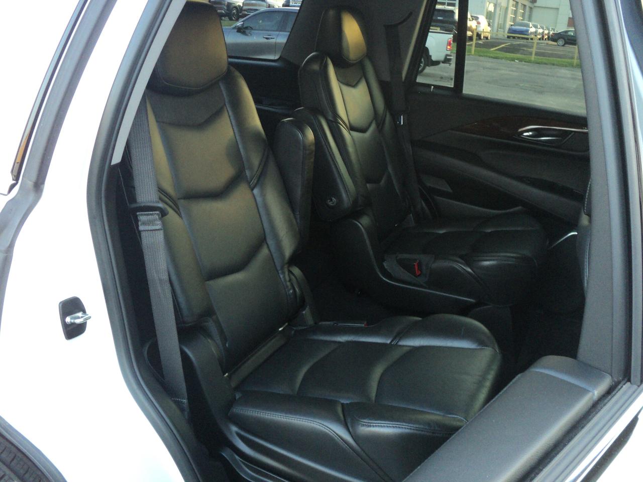 2018 Cadillac Escalade Premium Luxury 4WD 6.2L8cyl 7SeaterRoofNavLeather - Photo #12