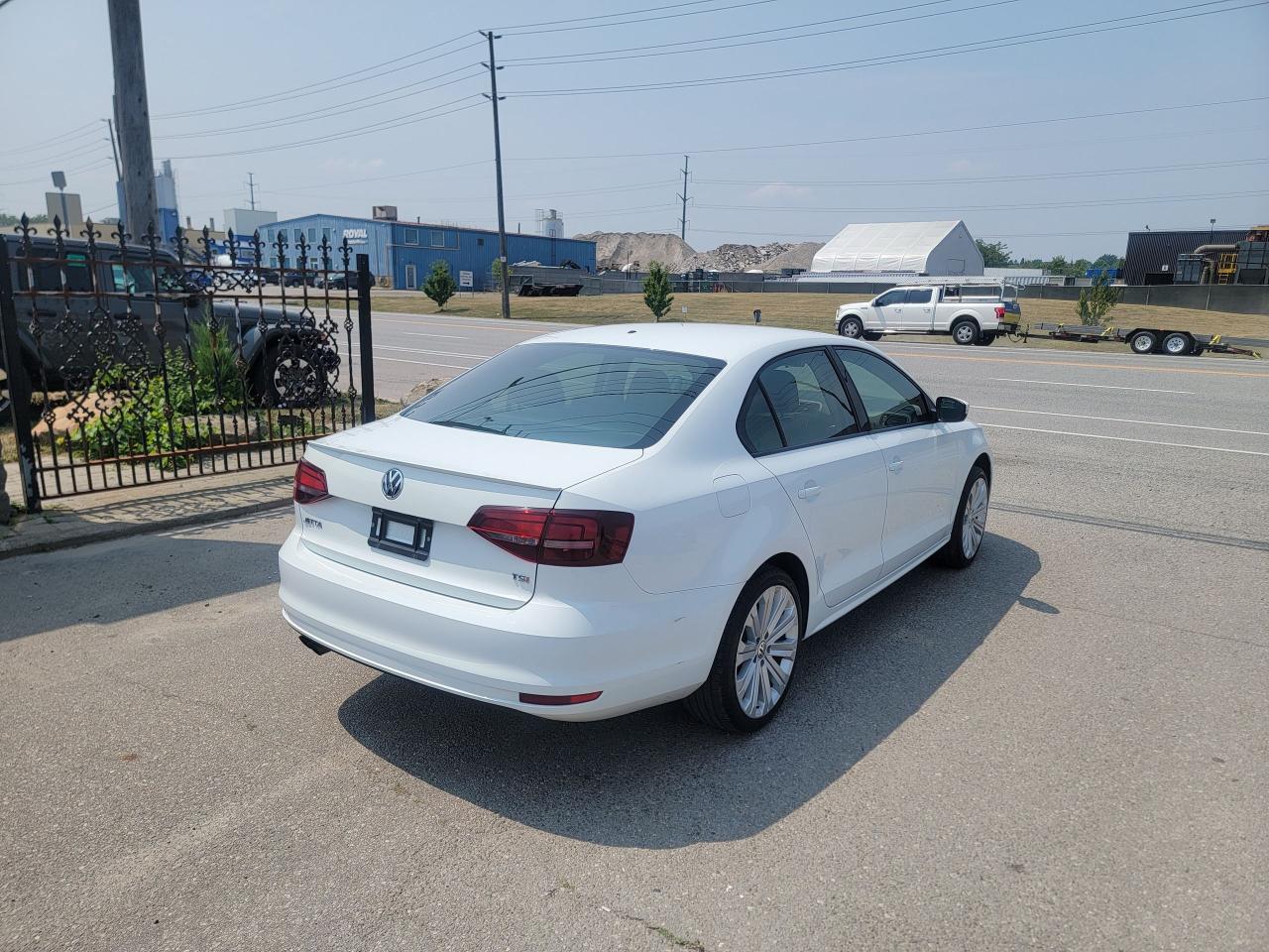 2016 Volkswagen Jetta Trendline Photo4