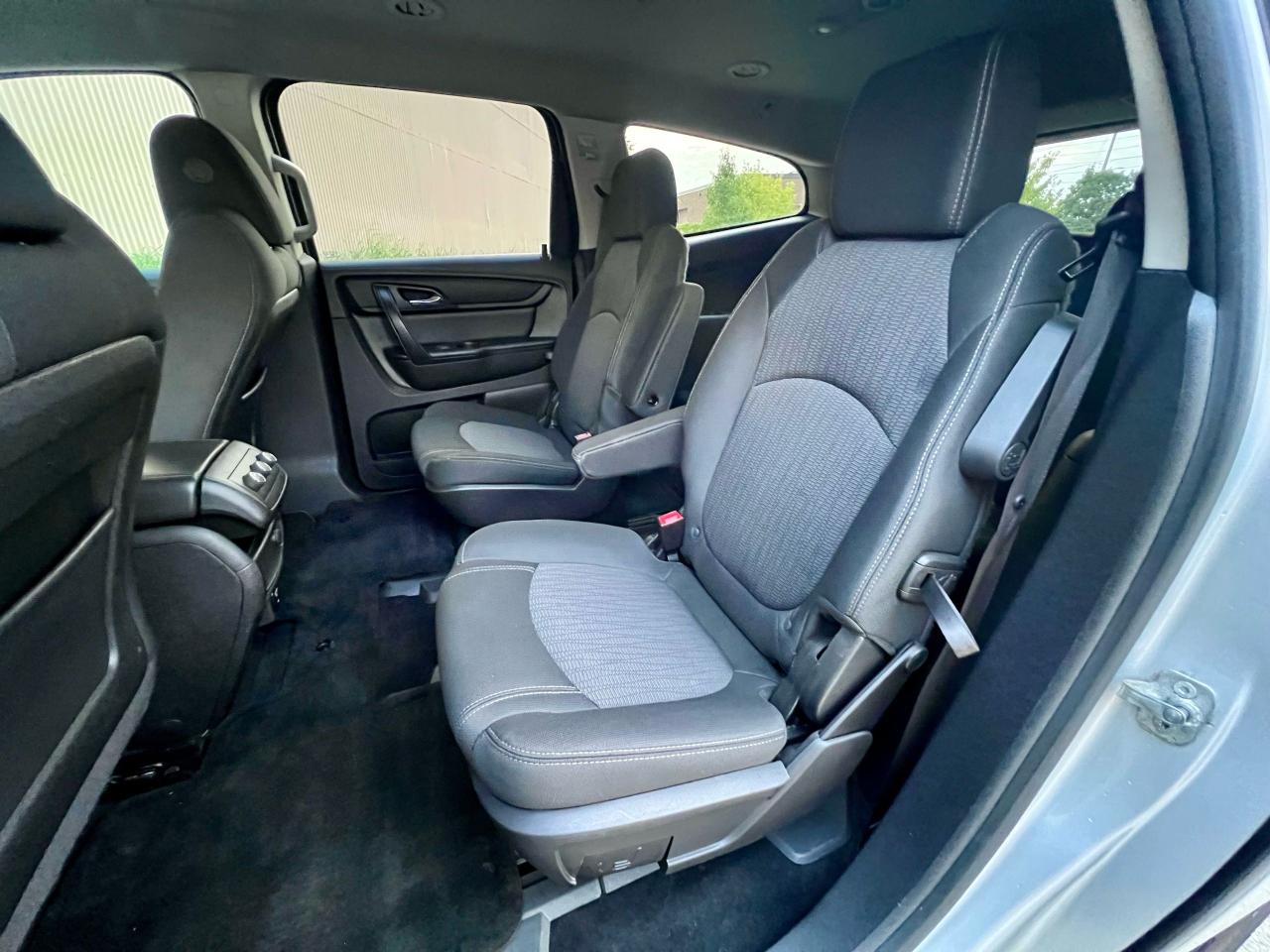 2015 Chevrolet Traverse LT - Photo #11