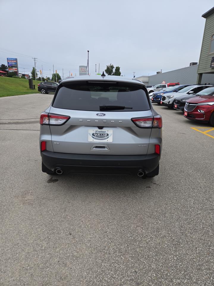 2022 Ford Escape SE AWD Photo3