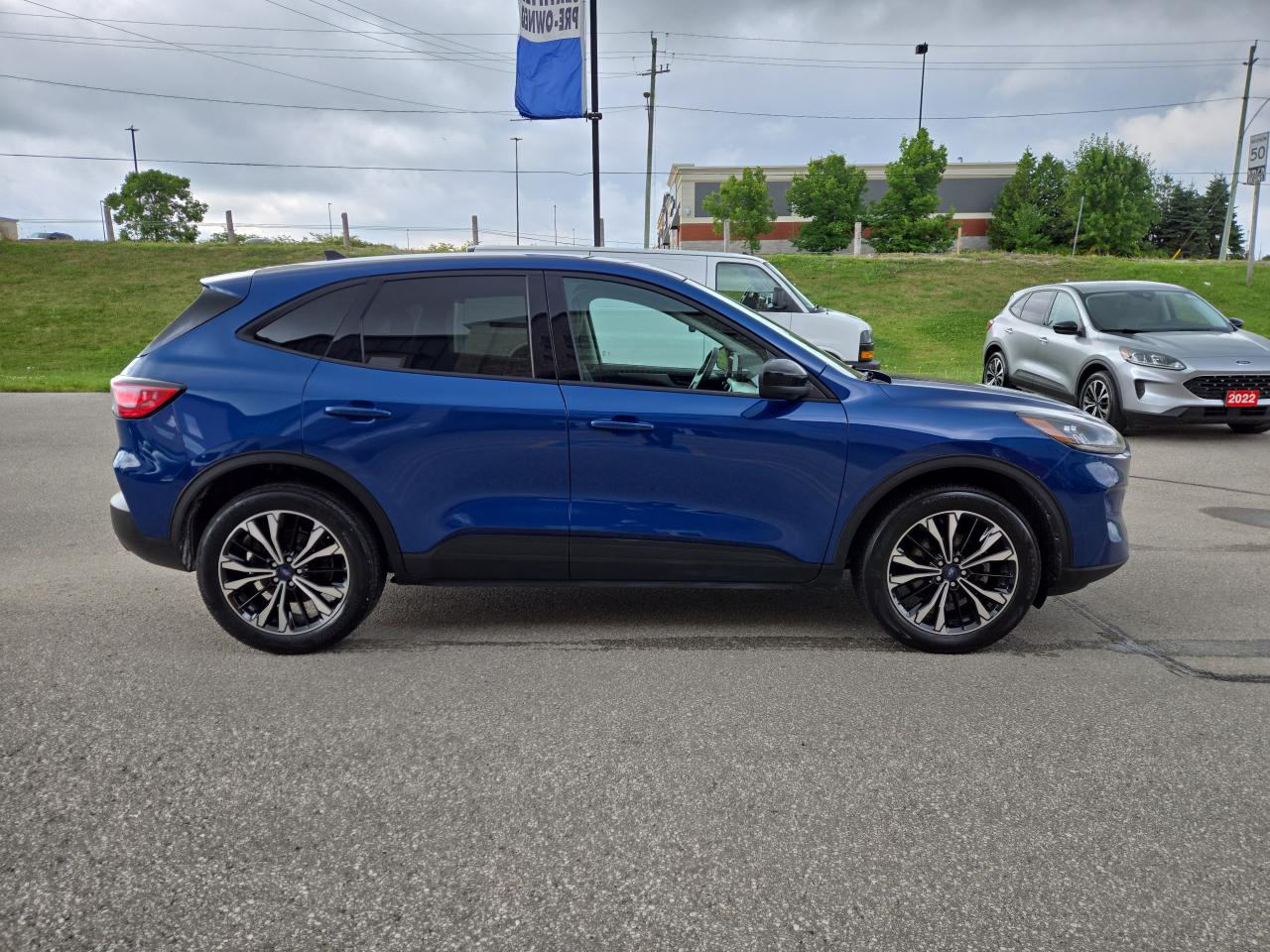 2022 Ford Escape SE AWD Photo2