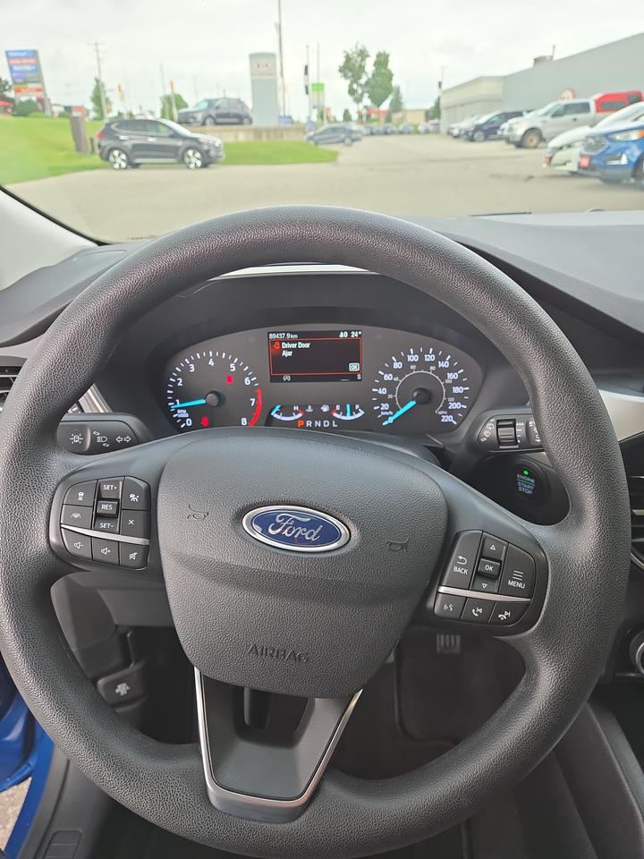 2022 Ford Escape SE Photo