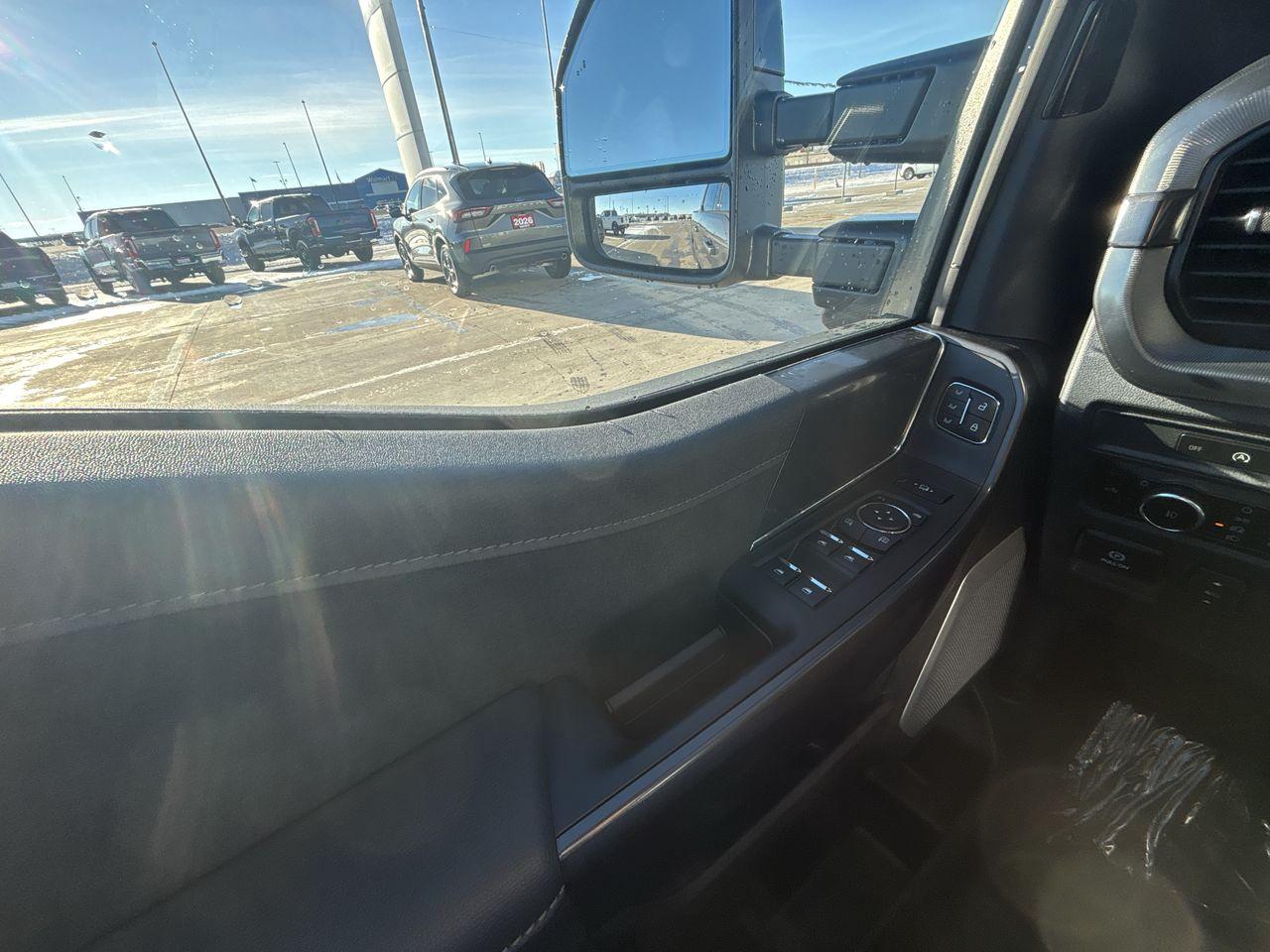 2025 Ford F-150 Lariat 4WD SuperCrew 5.5' Box Photo5