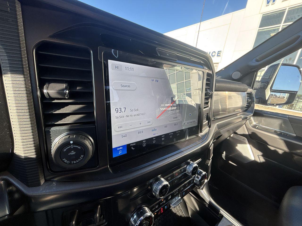 2025 Ford F-150 Lariat 4WD SuperCrew 5.5' Box Photo5