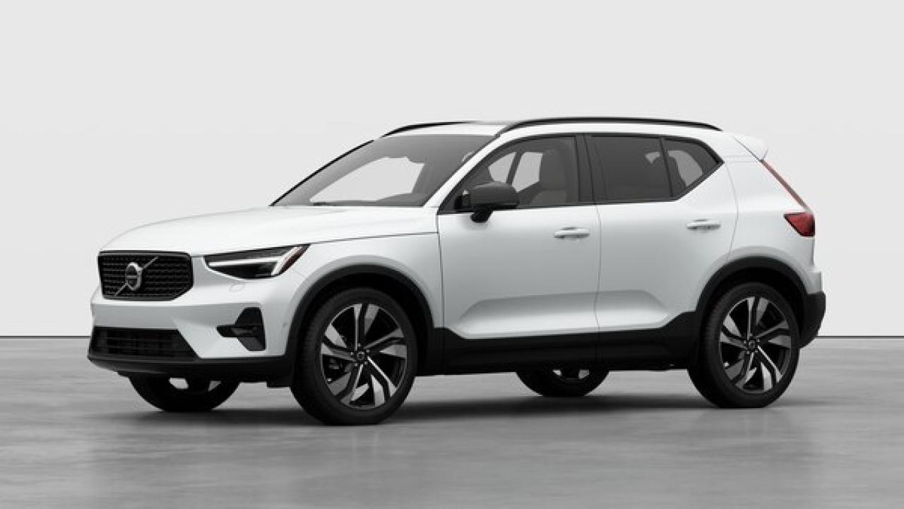 New 2026 Volvo XC40 B5 AWD Ultra Dark Theme for sale in Surrey, BC