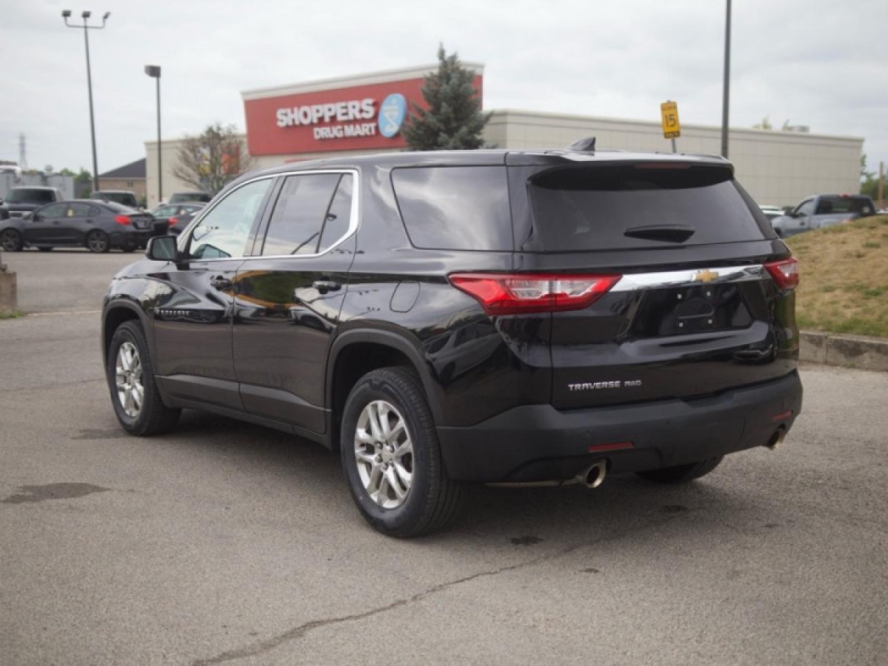 2021 Chevrolet Traverse LS  **8 PASSENGER** Photo2