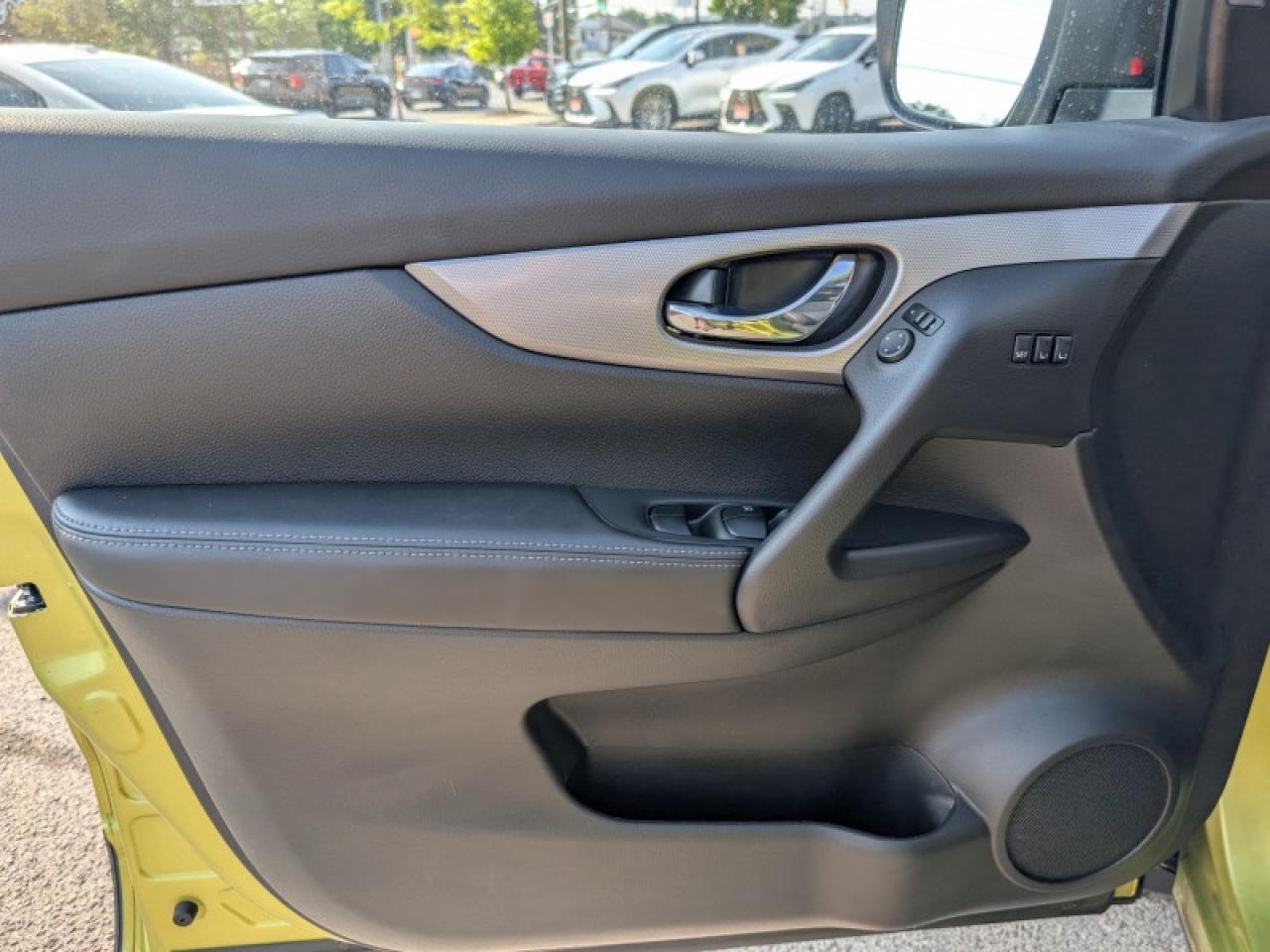 2020 Nissan Qashqai SL Platinum Package  **UNIQUE COLOR** Photo