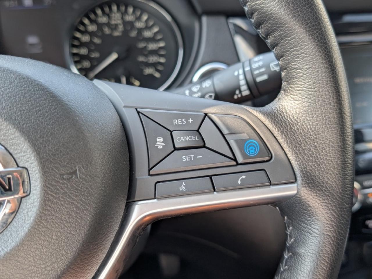 2020 Nissan Qashqai SL Platinum Package  **UNIQUE COLOR** Photo