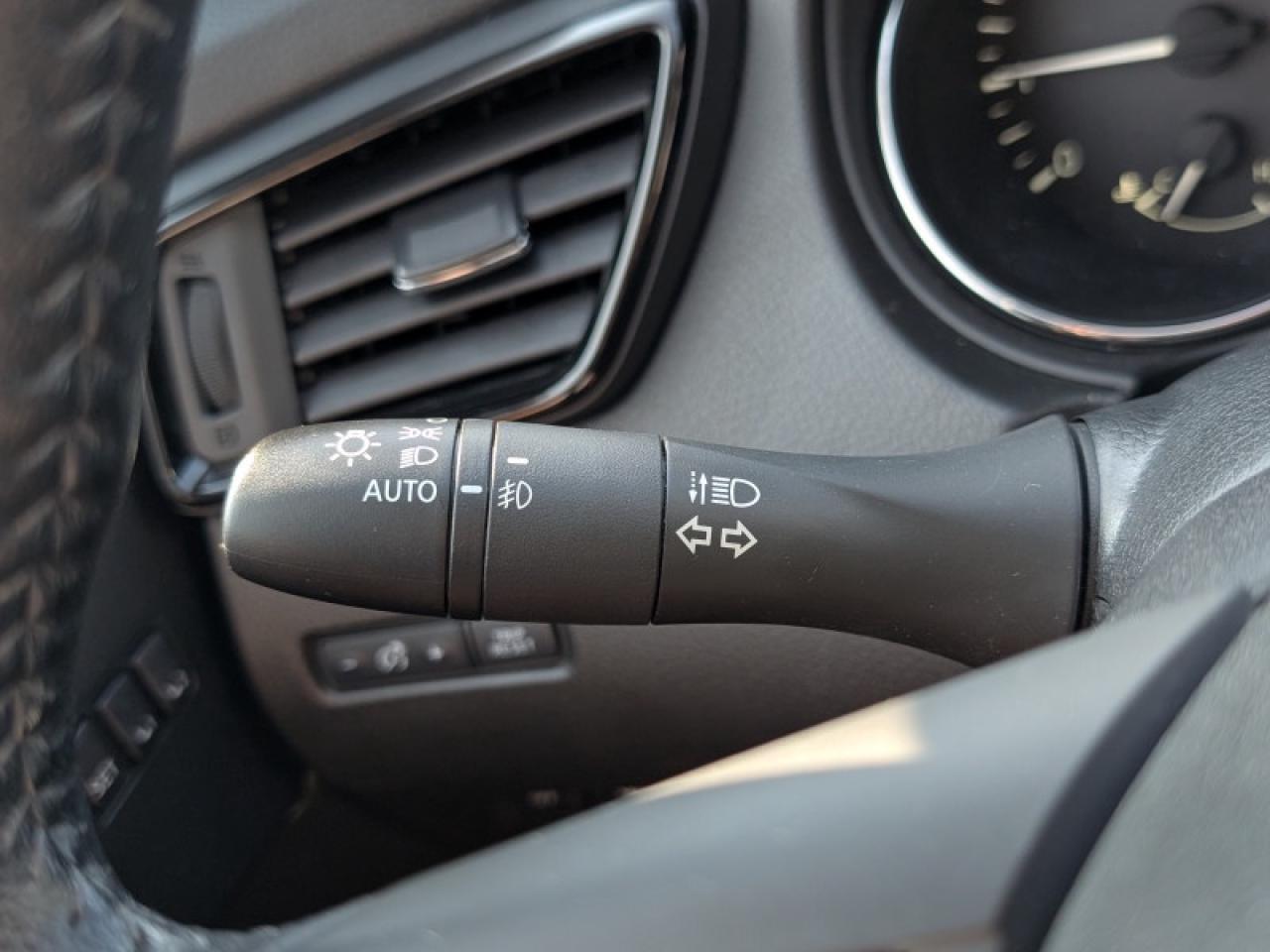 2020 Nissan Qashqai SL Platinum Package  **UNIQUE COLOR** Photo
