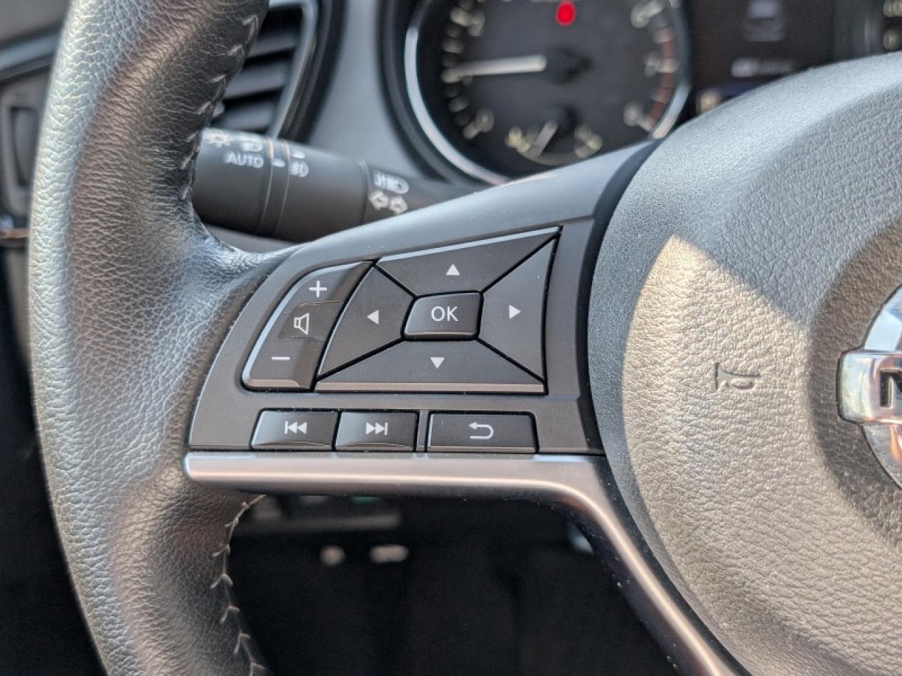 2020 Nissan Qashqai SL Platinum Package  **UNIQUE COLOR** Photo