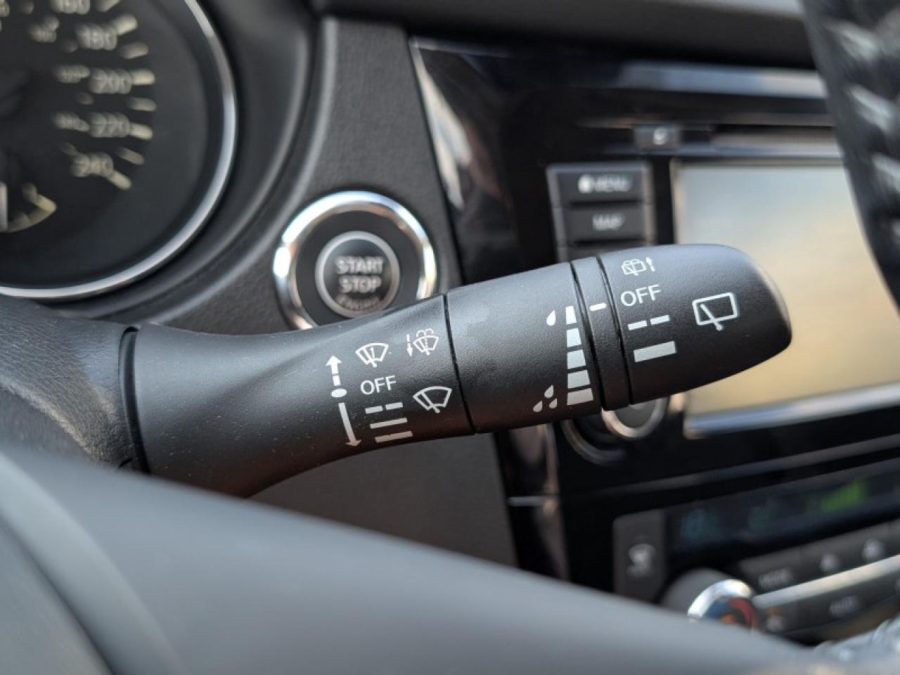 2020 Nissan Qashqai SL Platinum Package  **UNIQUE COLOR** Photo