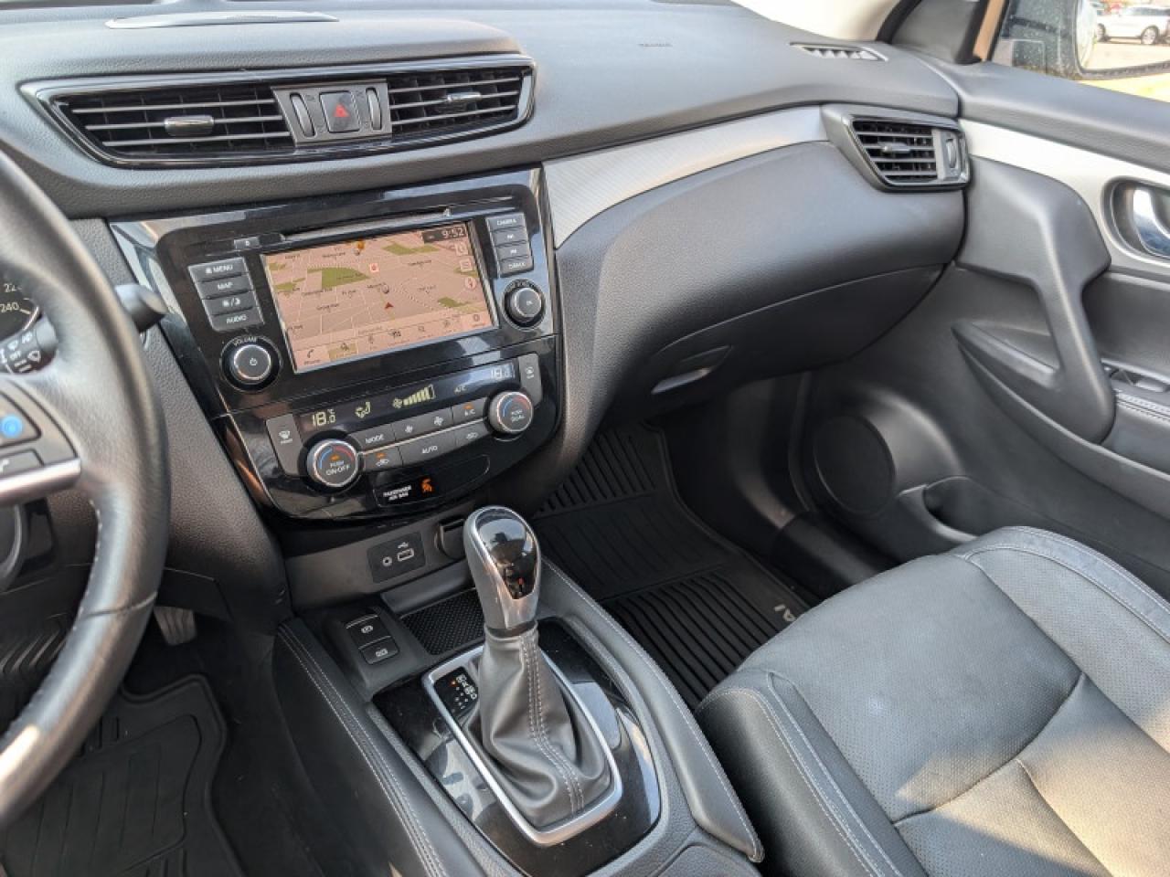 2020 Nissan Qashqai SL Platinum Package  **UNIQUE COLOR** Photo