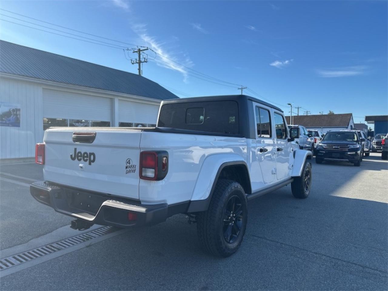 2023 Jeep Gladiator Willys  - Aluminum Wheels Photo4
