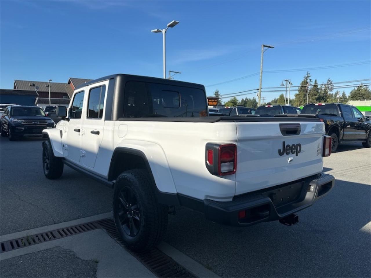 2023 Jeep Gladiator Willys  - Aluminum Wheels Photo2