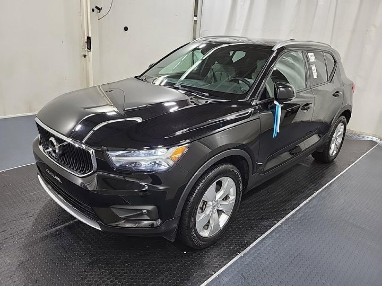 Used 2022 Volvo XC40 Momentum AWD T5 | Pano Sunroof | Heated + Power + Memory Seats | Power Liftgate | for sale in Guelph, ON