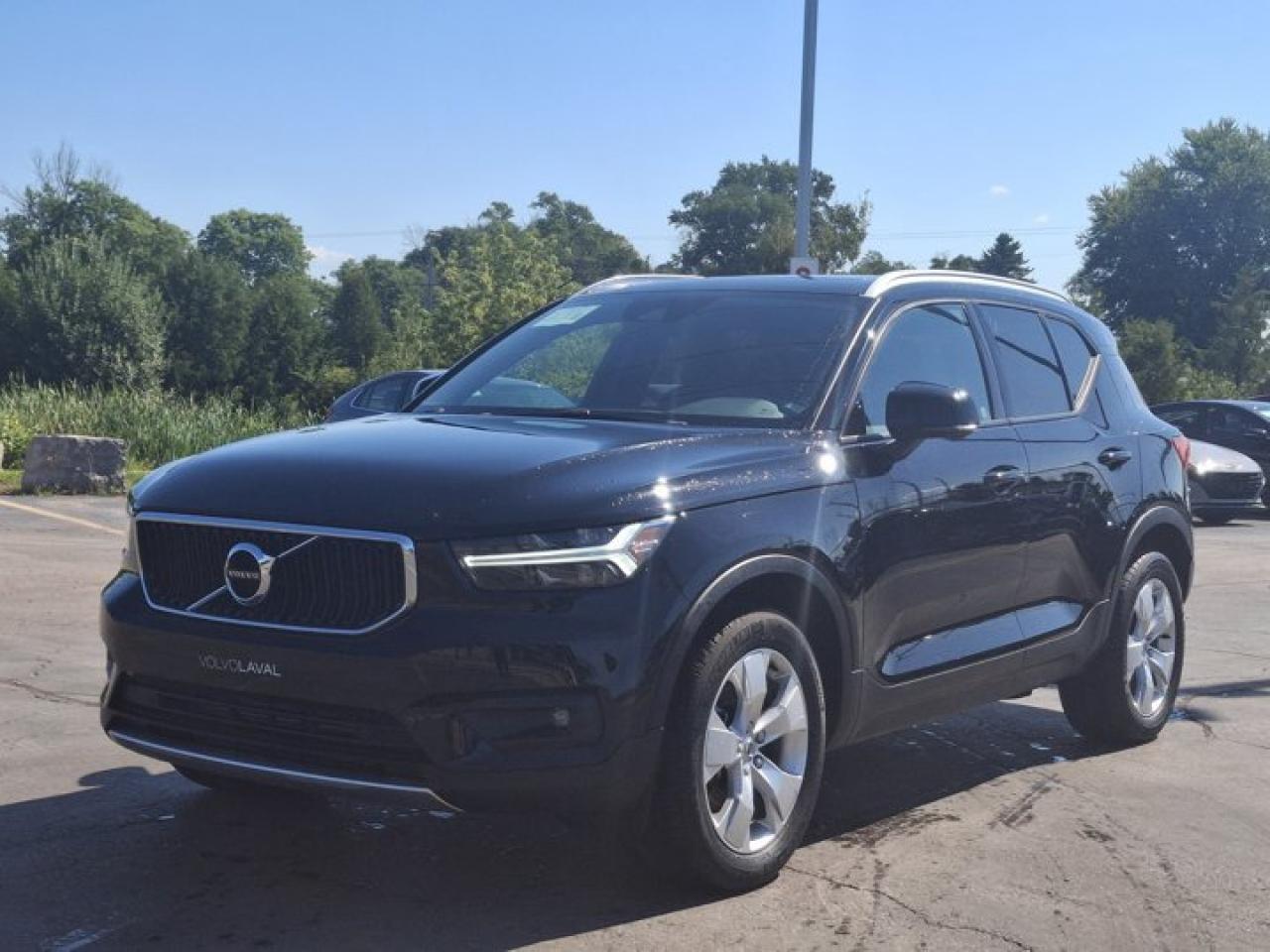 Used 2022 Volvo XC40 Momentum AWD T5 | Pano Sunroof | Heated + Power + Memory Seats | Power Liftgate | for sale in Guelph, ON