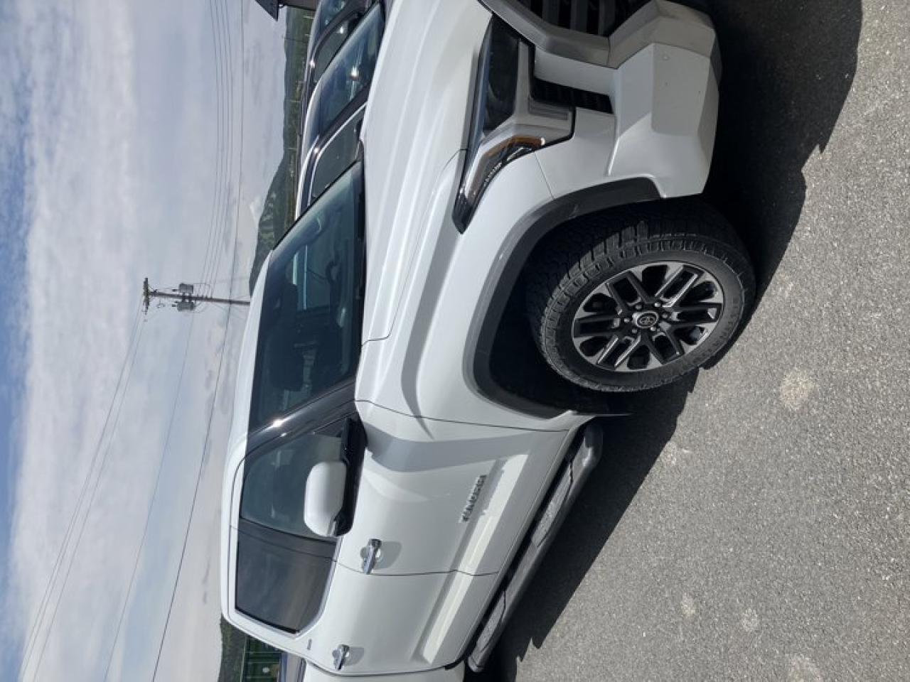 Used 2022 Toyota Tundra Limited Crew 4X4 | Leather | Sunroof | Cooled + Heated Seats | Radar Cruise | BSM | and More ! for sale in Guelph, ON