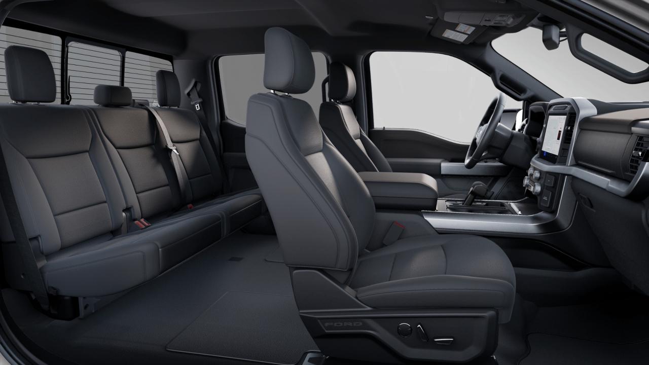 2025 Ford F-150 XLT Photo3