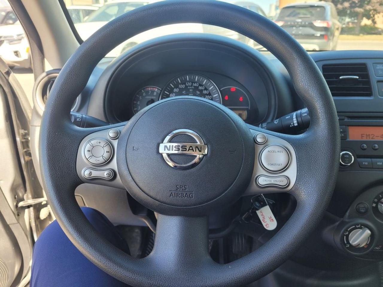2015 Nissan Micra SV Photo27