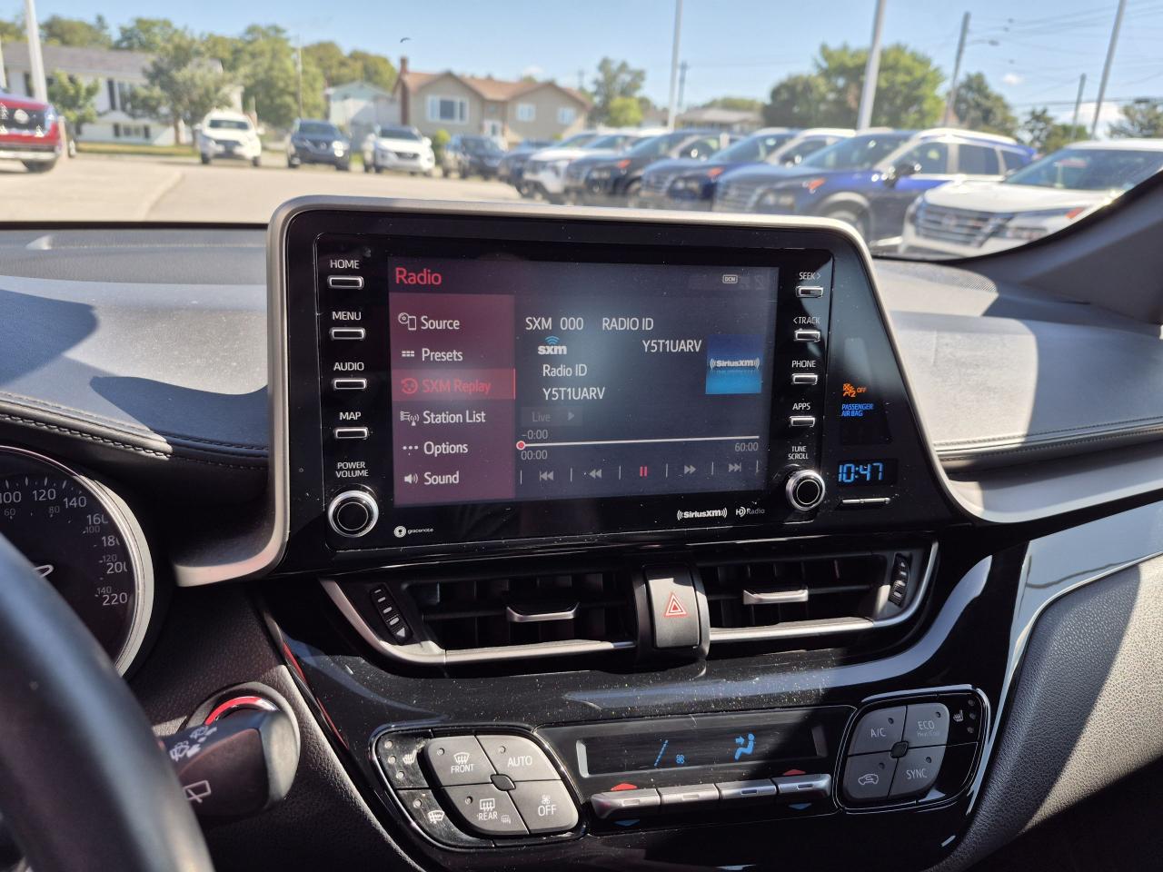 2019 Toyota C-HR XLE Photo9