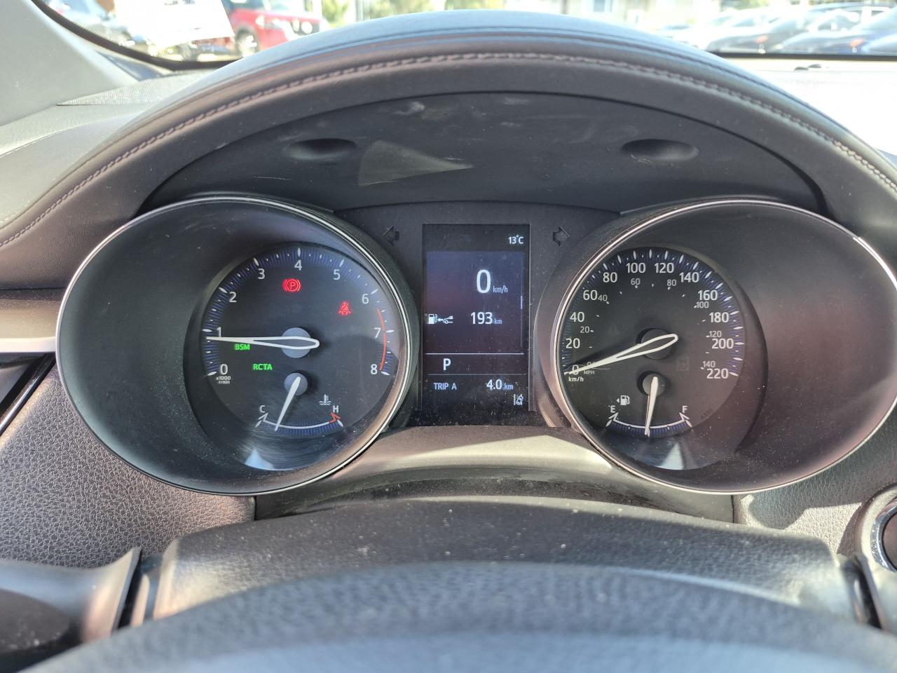 2019 Toyota C-HR XLE Photo24