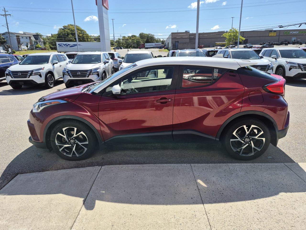 2019 Toyota C-HR XLE Photo19
