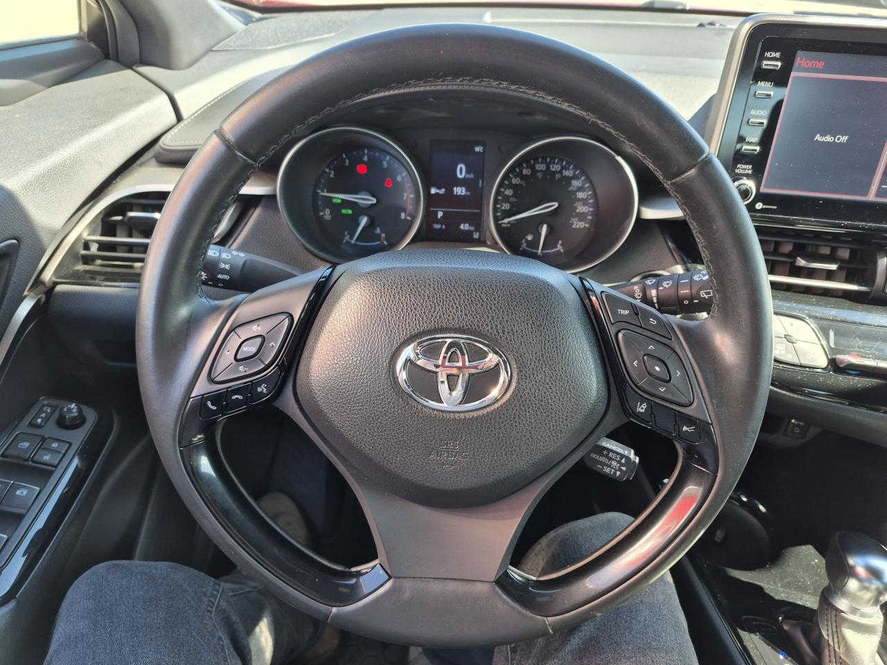 2019 Toyota C-HR XLE Photo23
