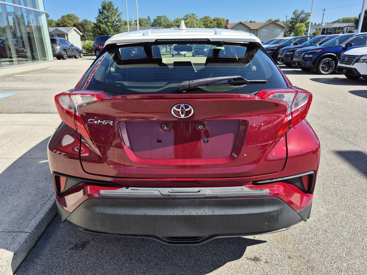 2019 Toyota C-HR XLE Photo4