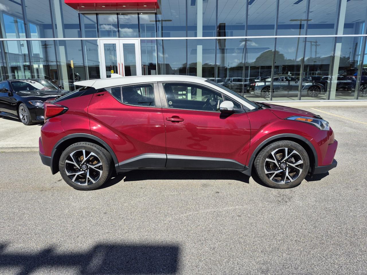 2019 Toyota C-HR XLE Photo21