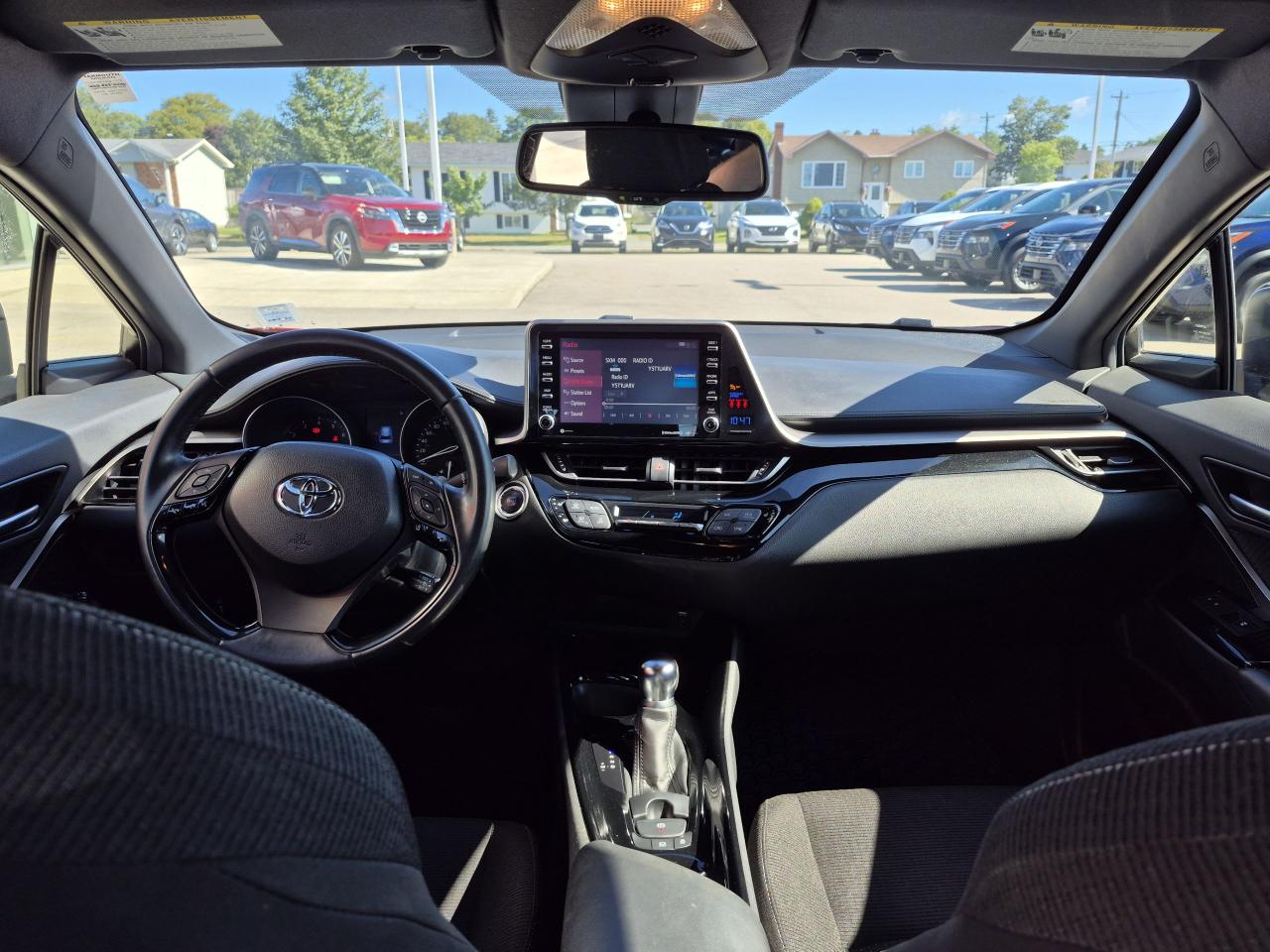 2019 Toyota C-HR XLE Photo29