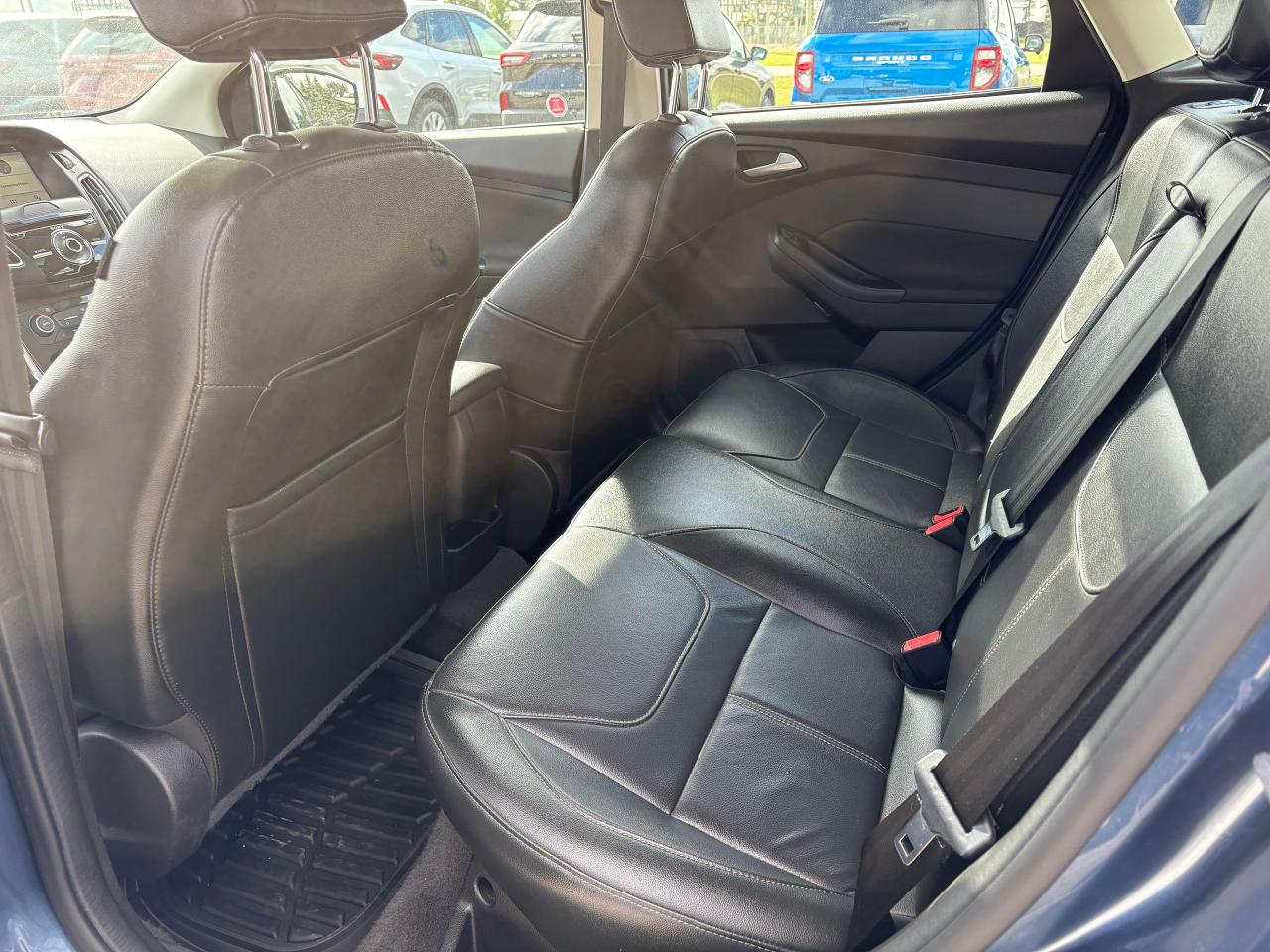 2018 Ford Focus Titanium Hatch Photo5