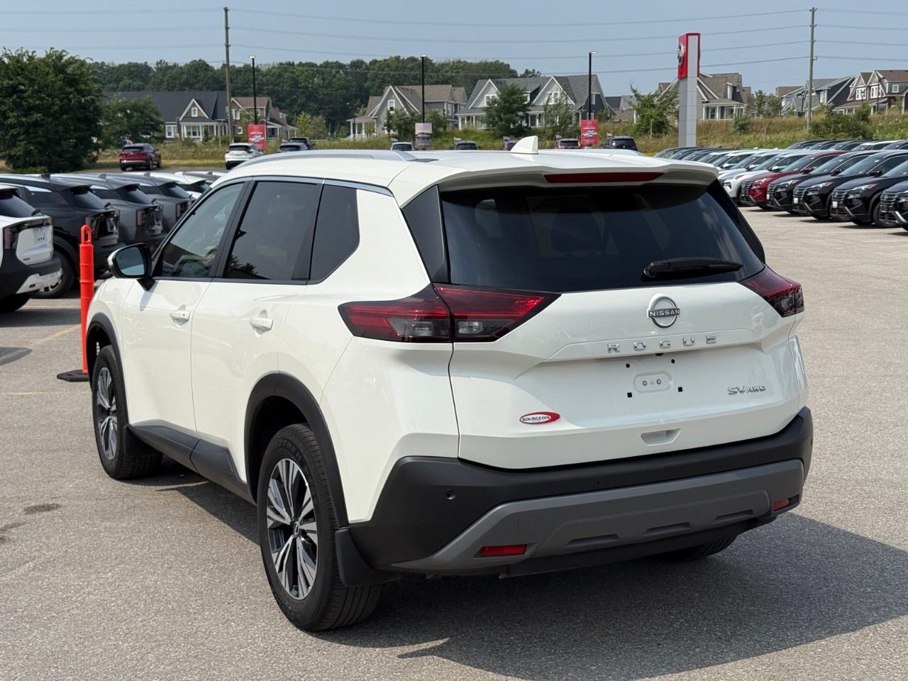 2023 Nissan Rogue AWD SV Photo4
