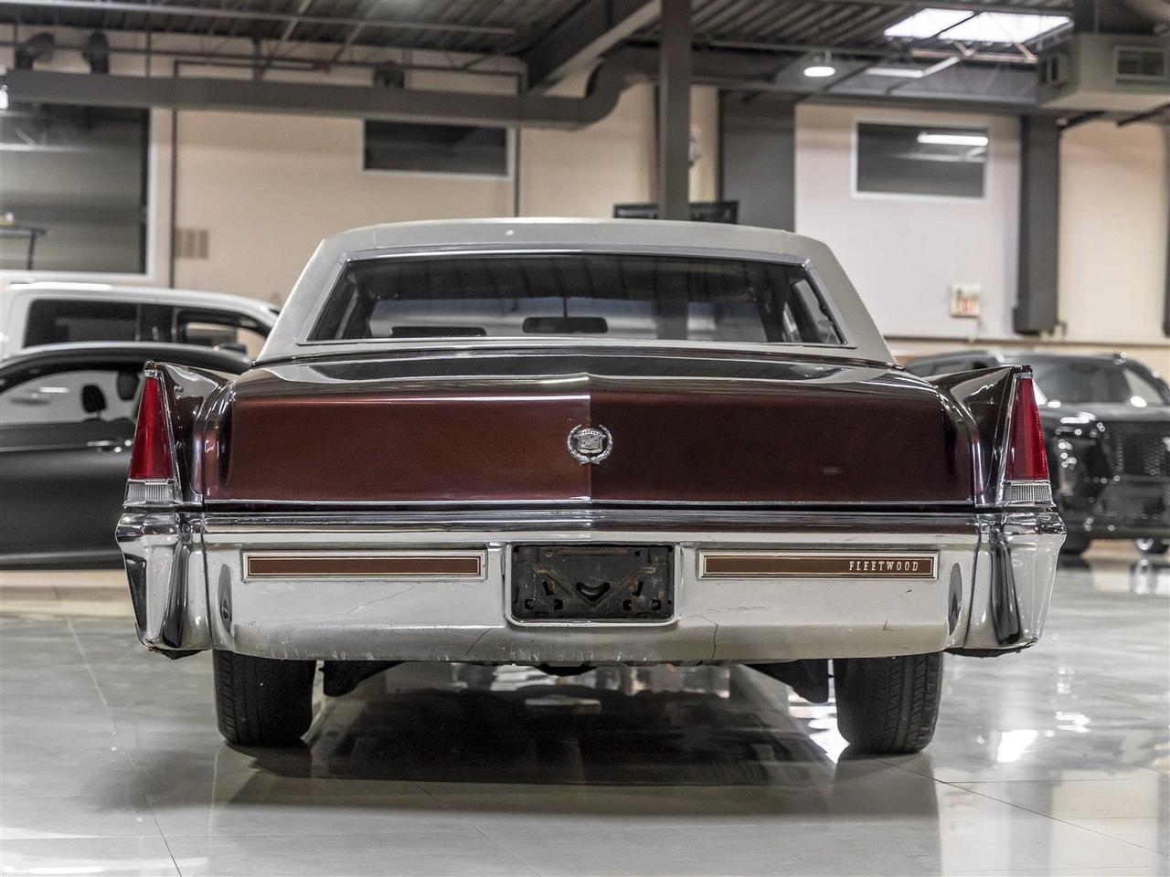 1968 Cadillac Fleetwood Classic American Luxury | Iconic Cadillac Styling Photo3
