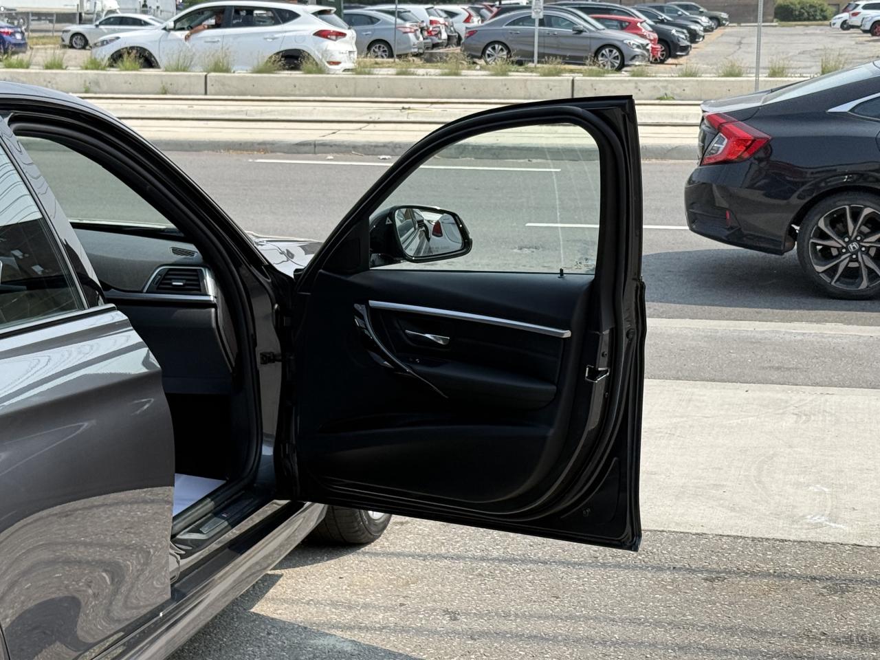 2018 BMW 3 Series 330i //M SPORT | SUNROOF | LOADED Photo