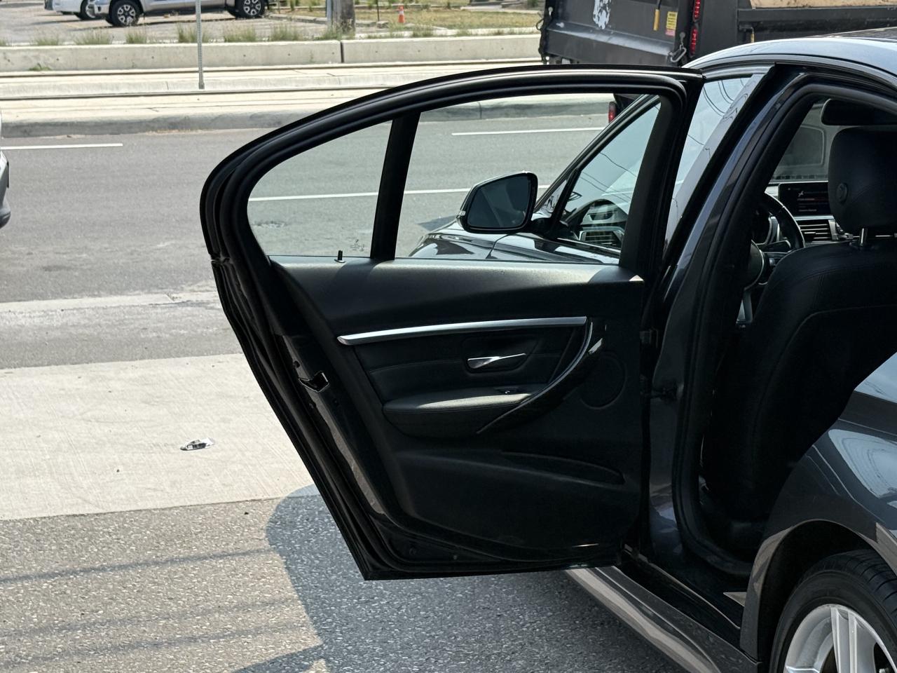 2018 BMW 3 Series 330i //M SPORT | SUNROOF | LOADED Photo