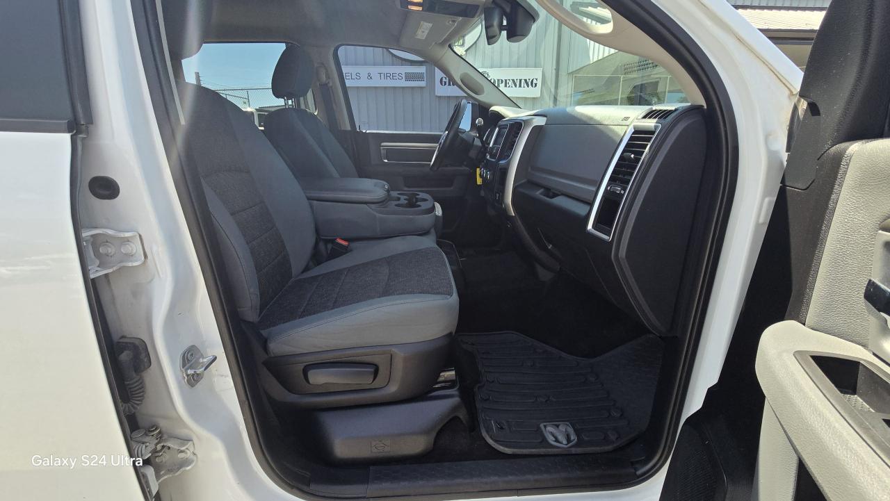 2017 RAM 3500 SLT - Photo #13