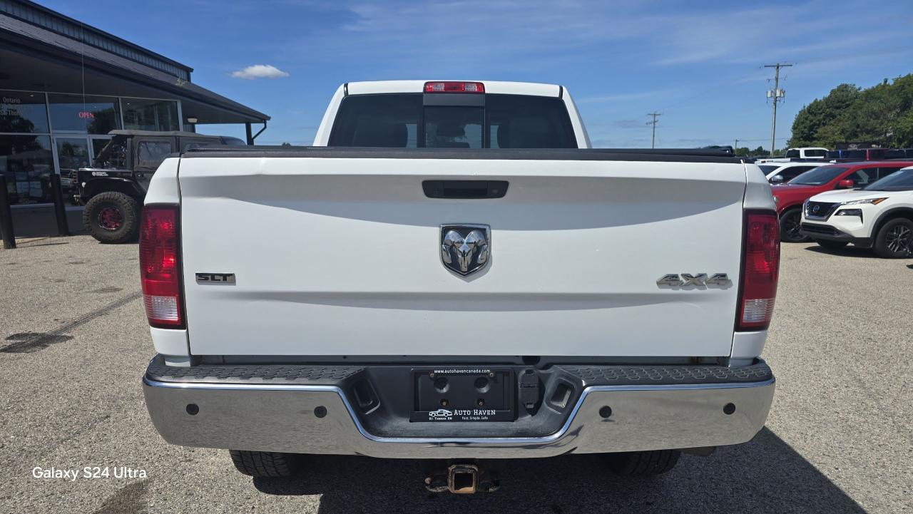 2017 RAM 3500 SLT - Photo #4
