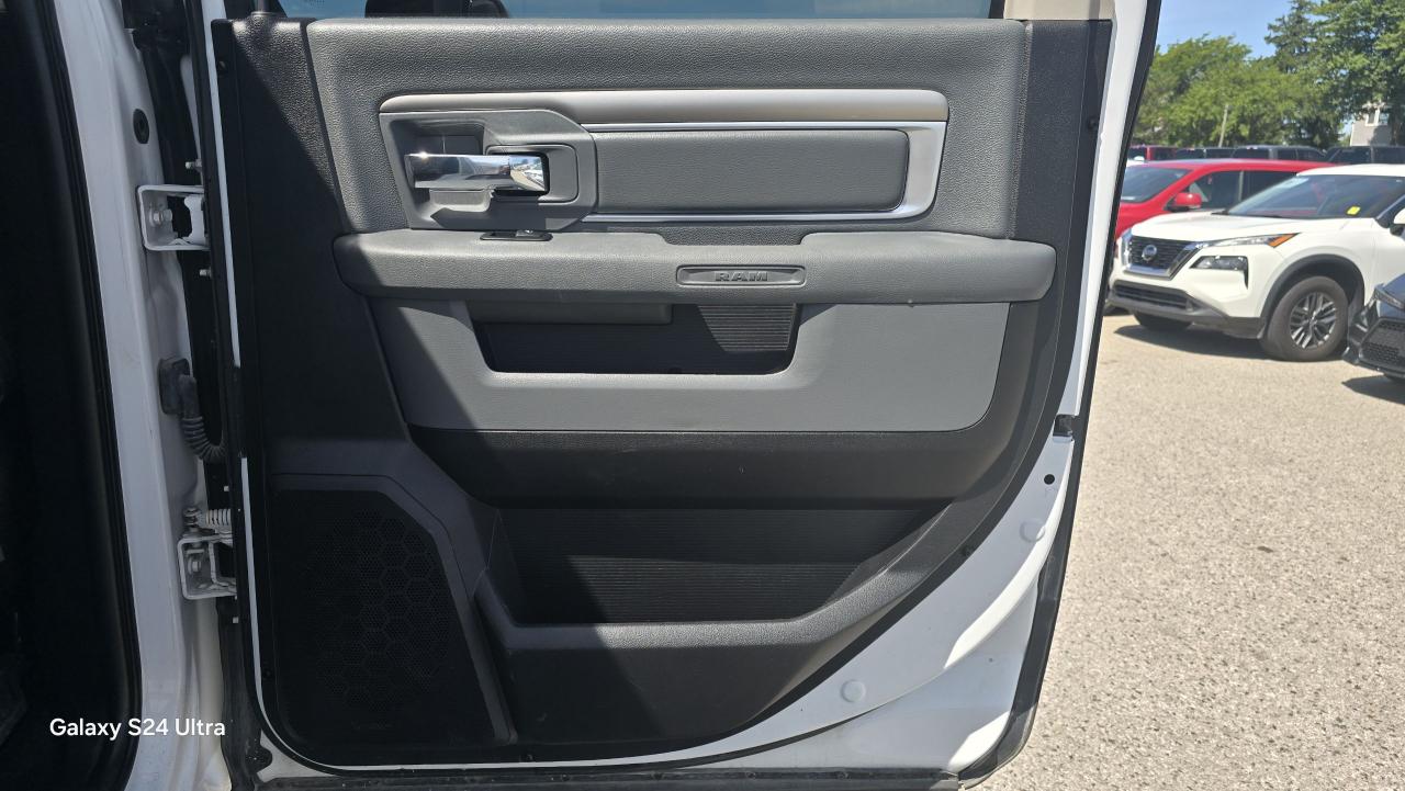 2017 RAM 3500 SLT - Photo #10