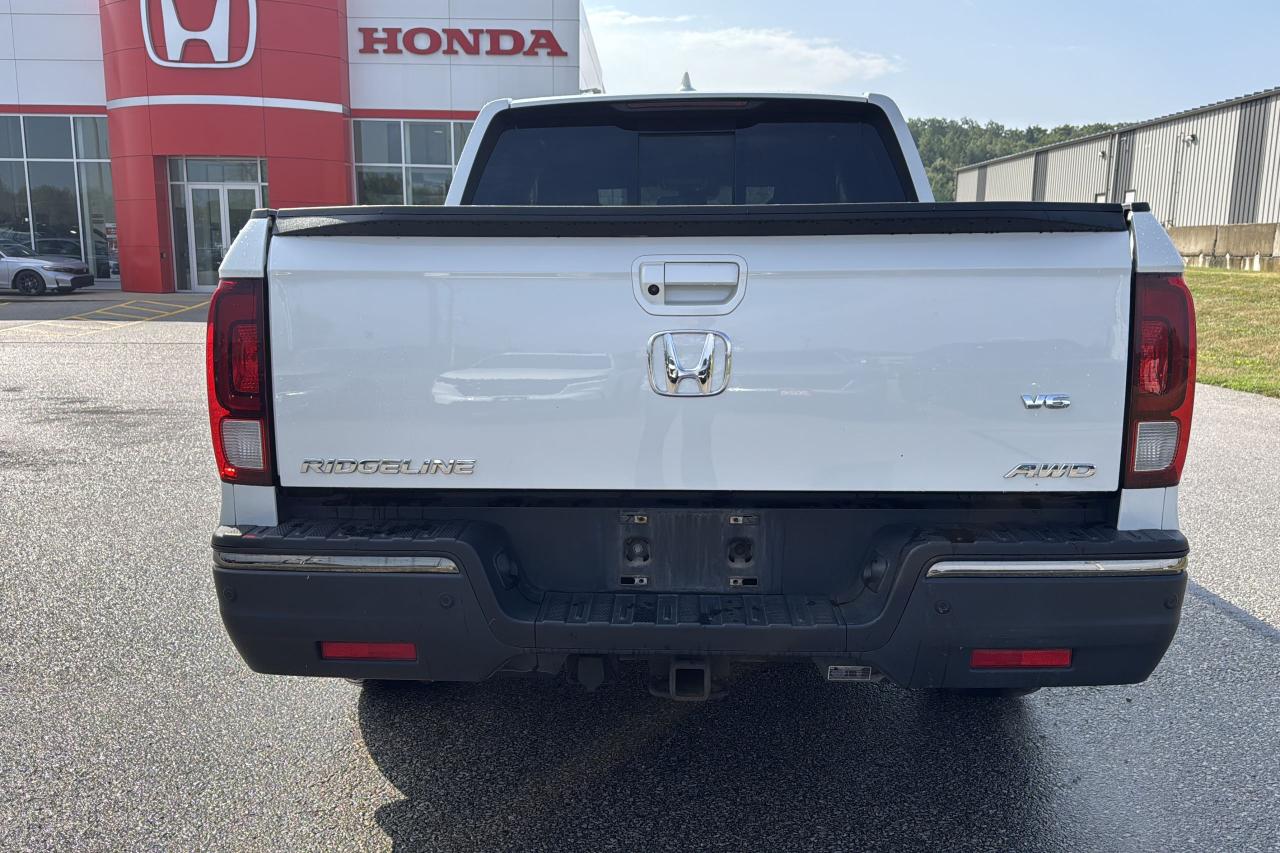 2020 Honda Ridgeline Black Edition Photo3