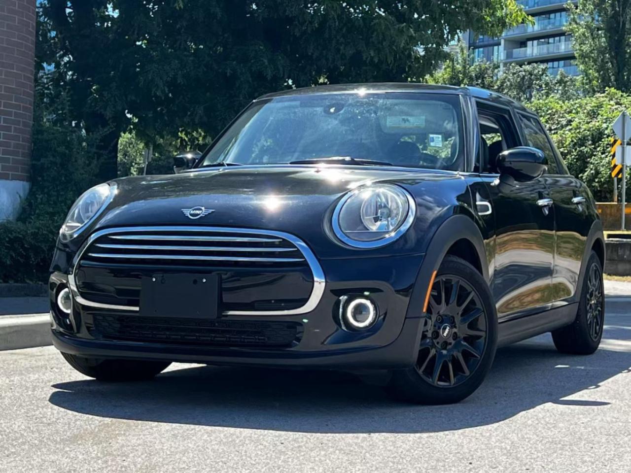 Used 2020 MINI 5 Door Cooper/ CLEAN TITLE/ BC LOCAL for sale in Richmond, BC
