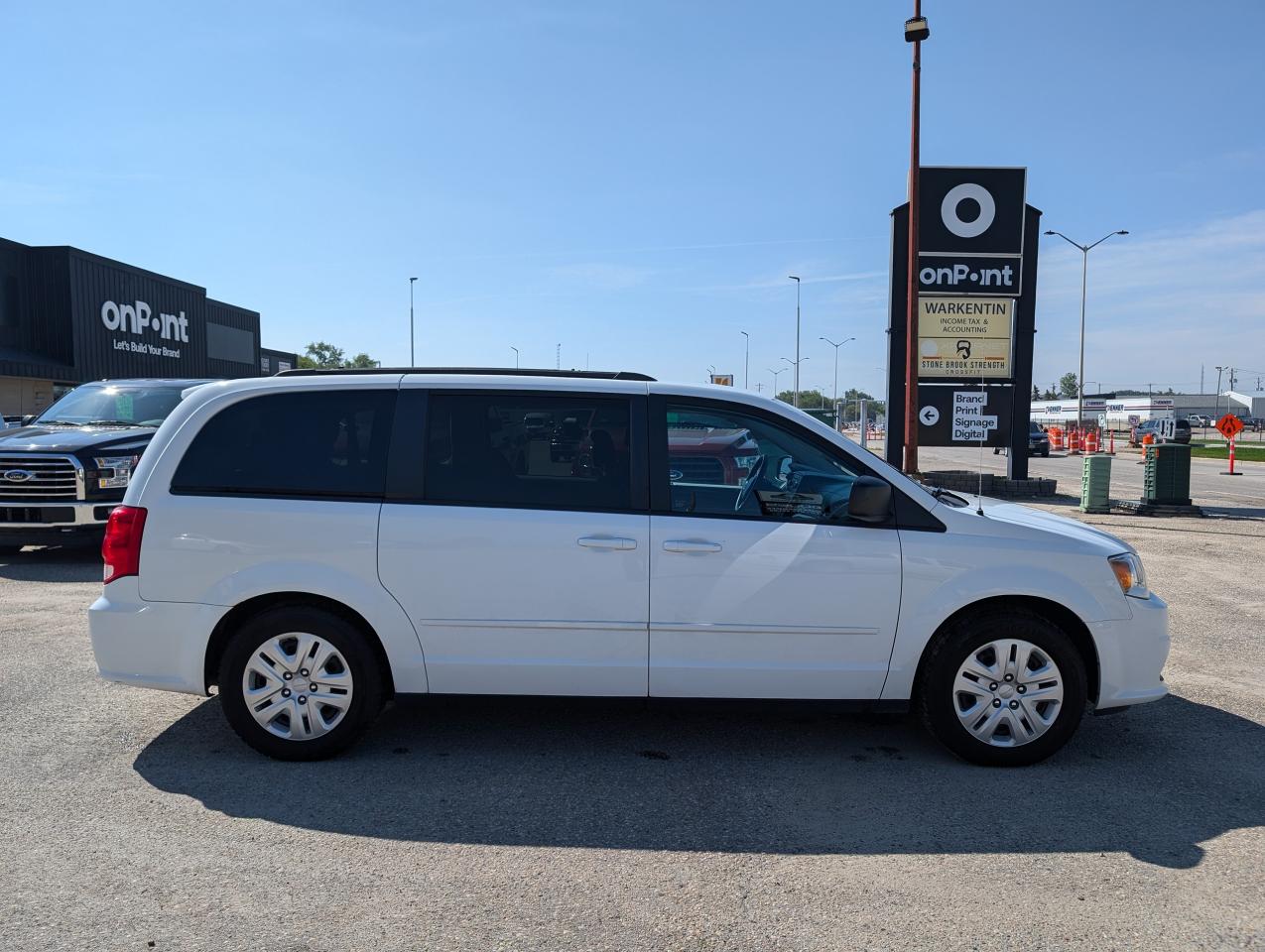 2016 Dodge Grand Caravan SXT | LOW KMS | 7 PASSENGER | Stow 'n Go - Photo #4