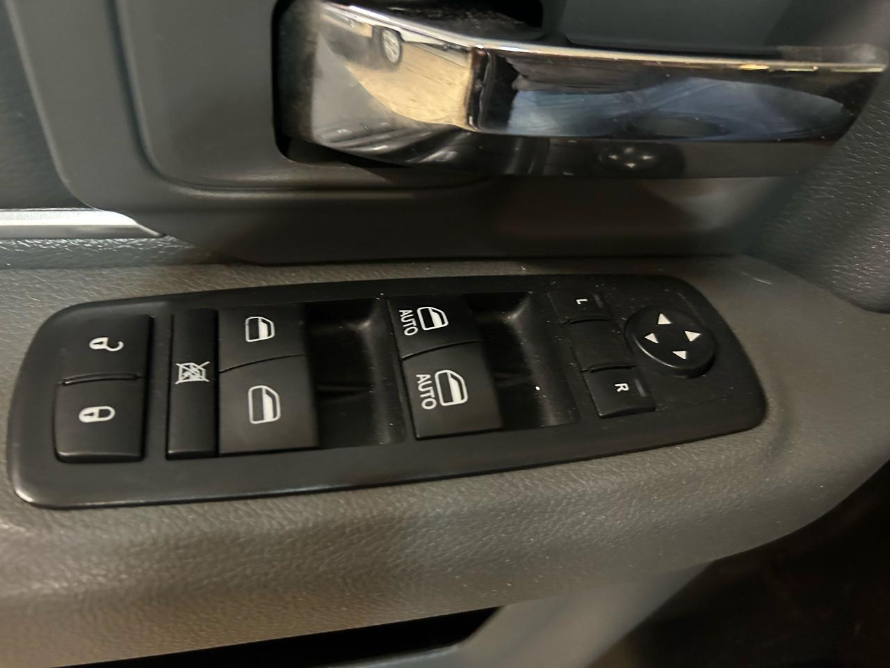 2016 RAM 1500 SLT - Photo #13