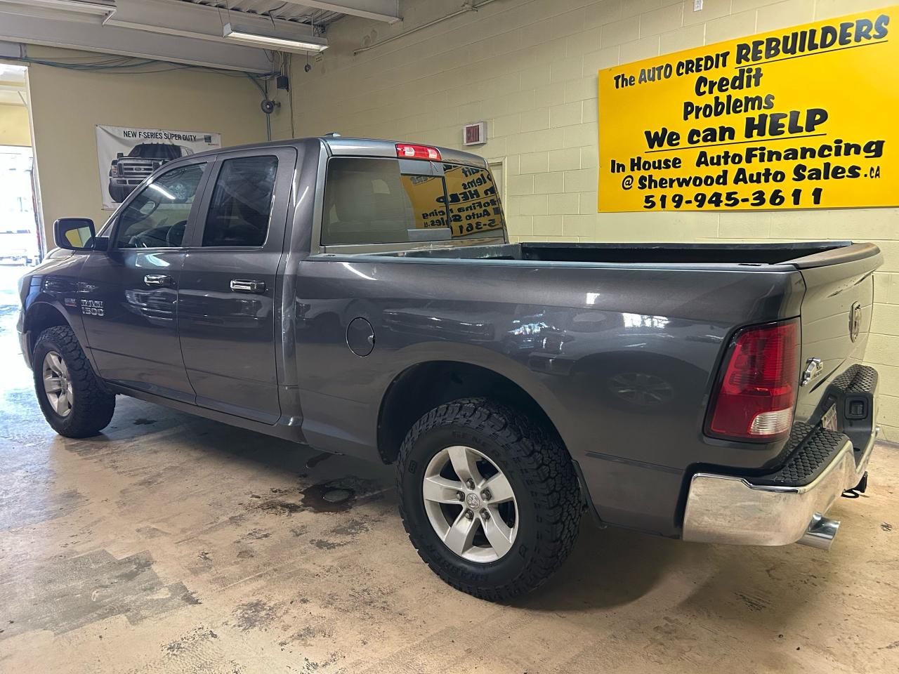 2016 RAM 1500 SLT - Photo #4