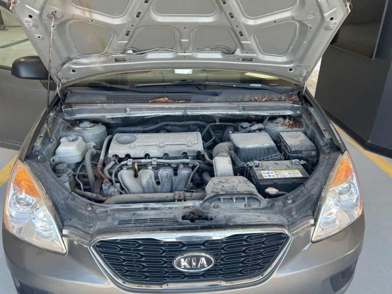 2012 Kia Rondo  - Photo #2