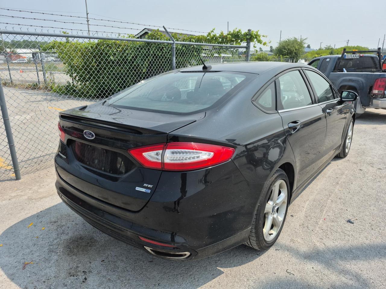 2013 Ford Fusion SE - Photo #4