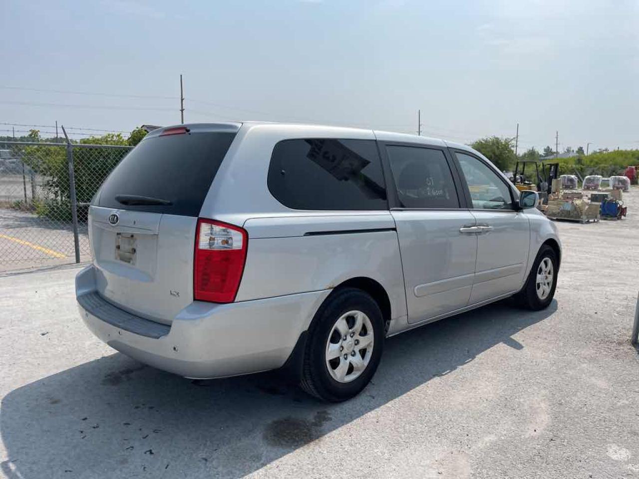 2007 Kia Sedona LX - Photo #4