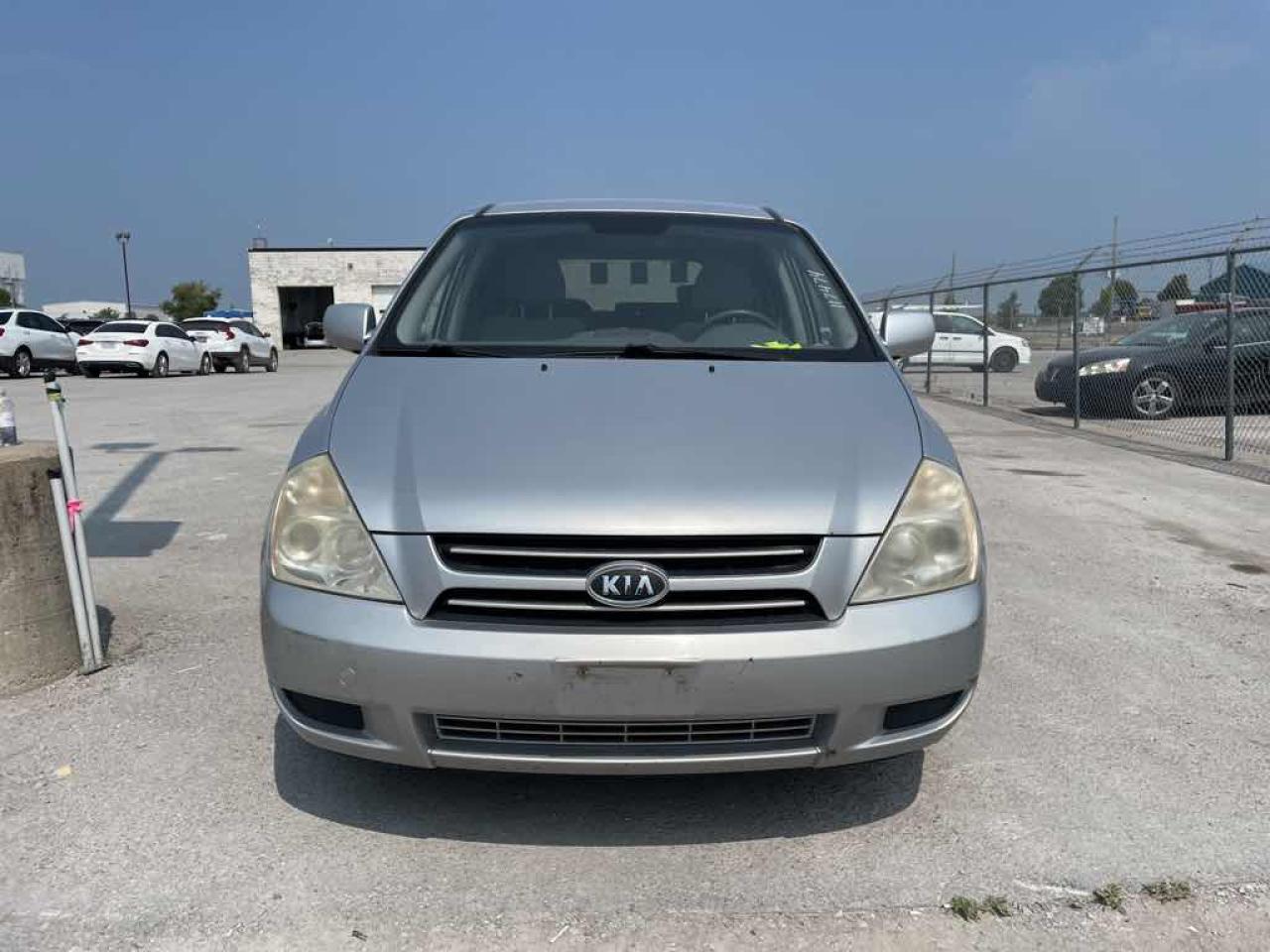 2007 Kia Sedona LX - Photo #2