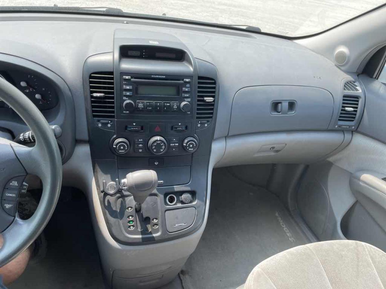 2007 Kia Sedona LX - Photo #10