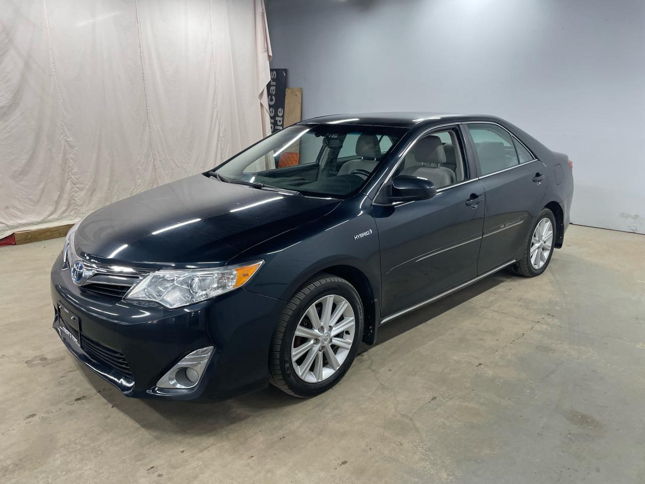Used 2013 Toyota Camry XLE for sale in Guelph, ON
