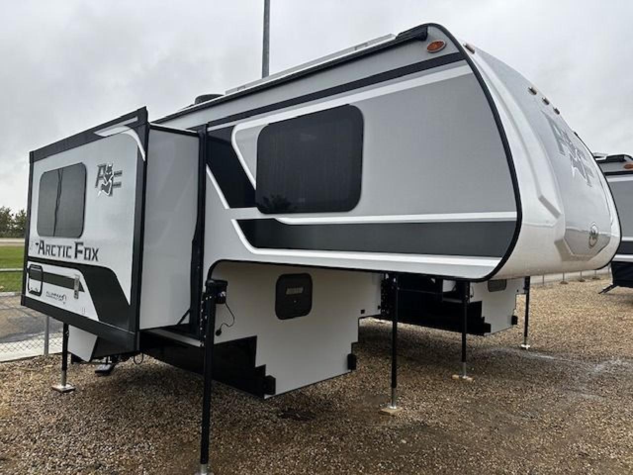 2026 ARCTIC FOX 811 